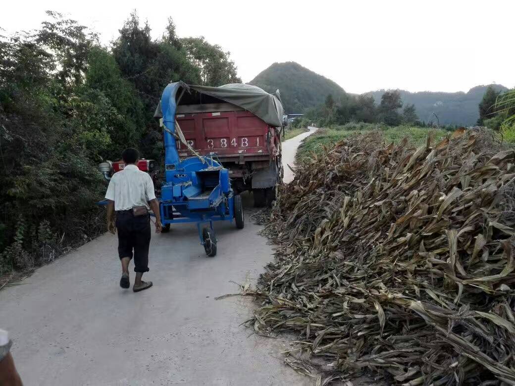 大型鍘草粉碎機(jī)多少錢一臺(tái)？秸稈鍘草機(jī)多少錢一臺(tái)？